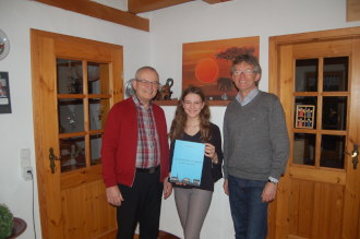 Foto von Norbert Hartmann, Sina Müller und Martin Loschert bei der Spendenübergabe